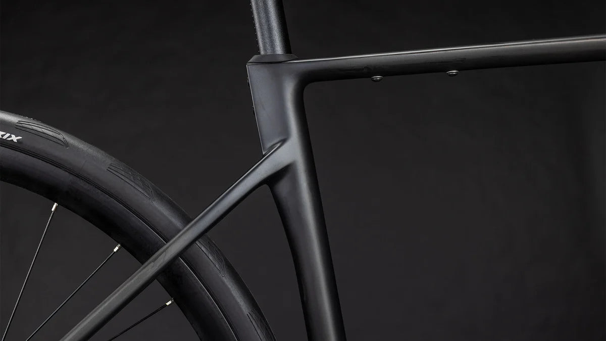 Bicicleta Cube Attain C:62 Race blackline