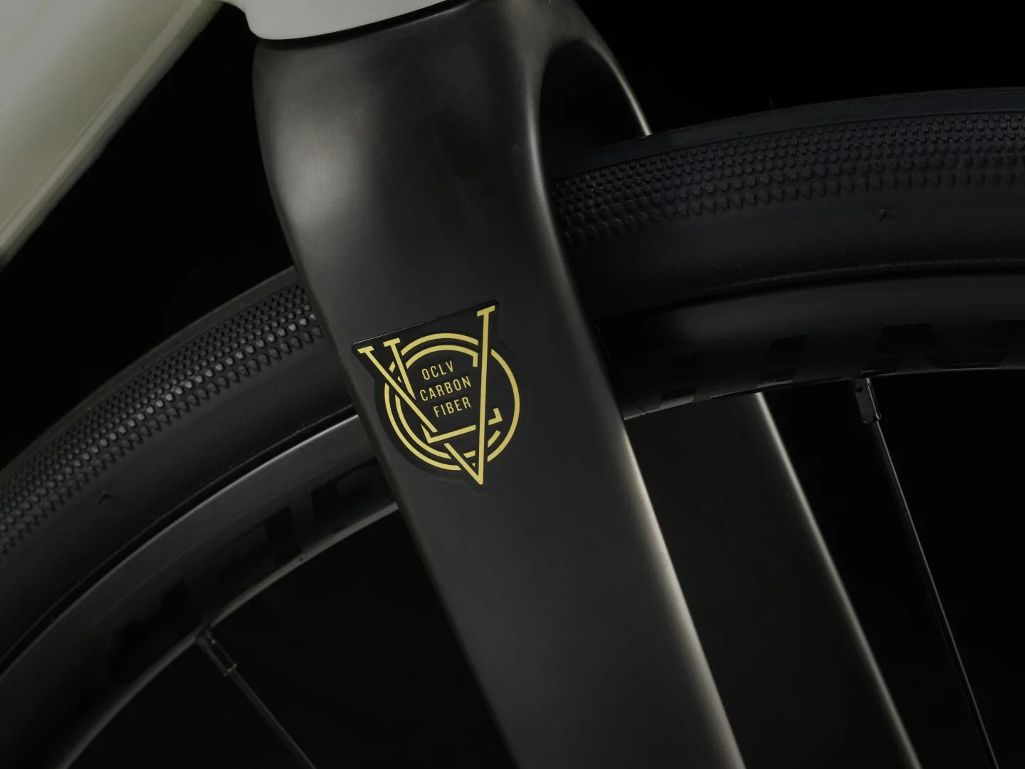 Bicicleta ruta Trek Domane AL4 Gen 4 Blanca