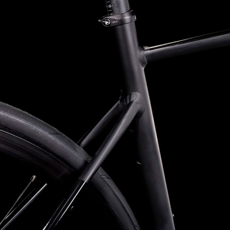 Bicicleta Ruta Cube ATTAIN RACE 700" BLACK´N´WHITE